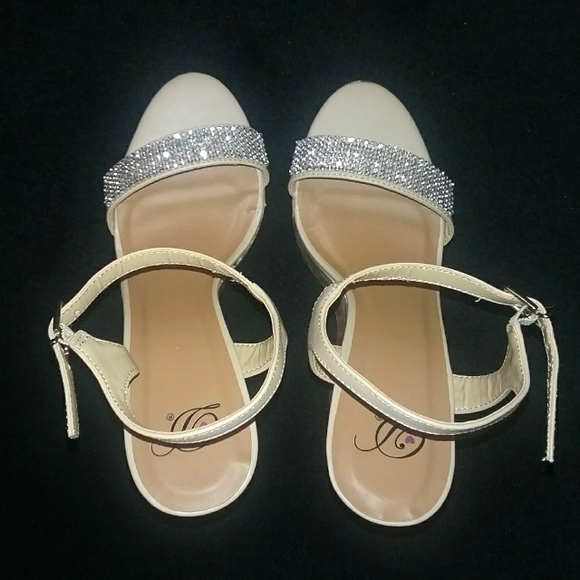 Rhinestone Floral Sandals - Picture 5 of 8